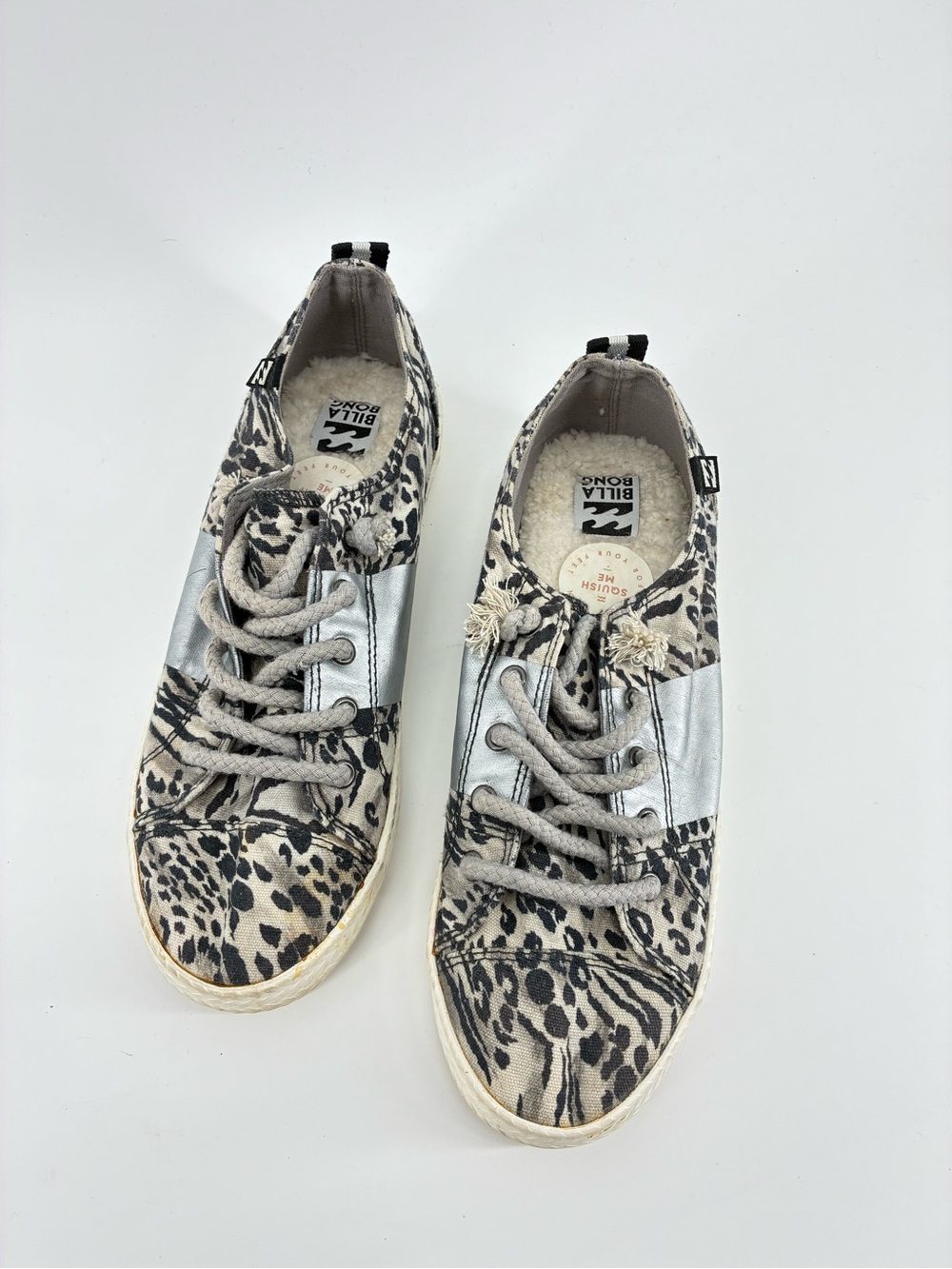 Billabong Silver & Leopard Print Women's Lace-Up Sneakers
Fleece Sole